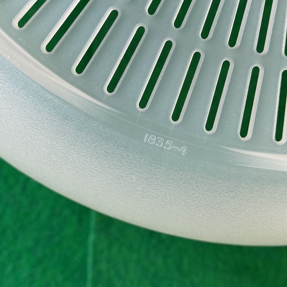 Tupperware Colander/Berry Strainer Bowl/Lid Vintage - Picture 4 of 8